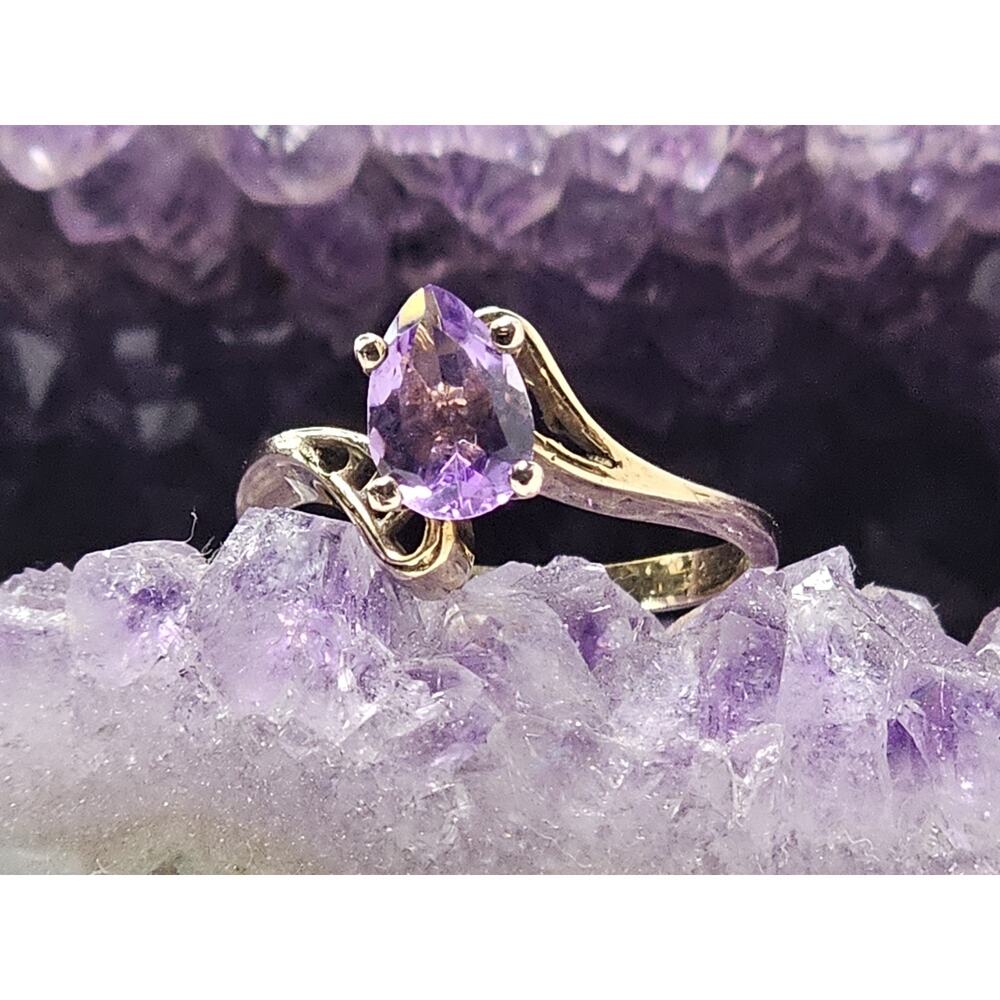 Vintage Solid 14K Yellow Gold Pear Shape Amethyst Ring Size 6